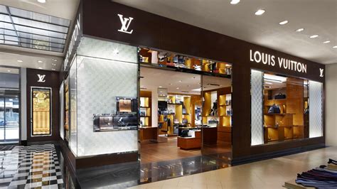 Find Louis Vuitton Stores .